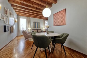 Dining - GuestHost - Vicenza Piazza dei Signori Elegant Apartment (Vicenza)