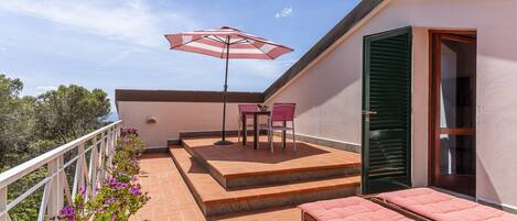 تناول الطعام بالخارج