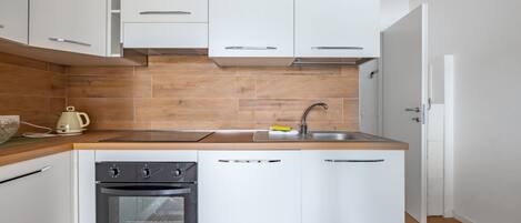 Réfrigérateur, four, plaque de cuisson, lave-vaisselle