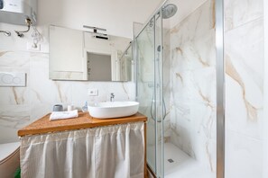 Dusche, Haartrockner, Bidet