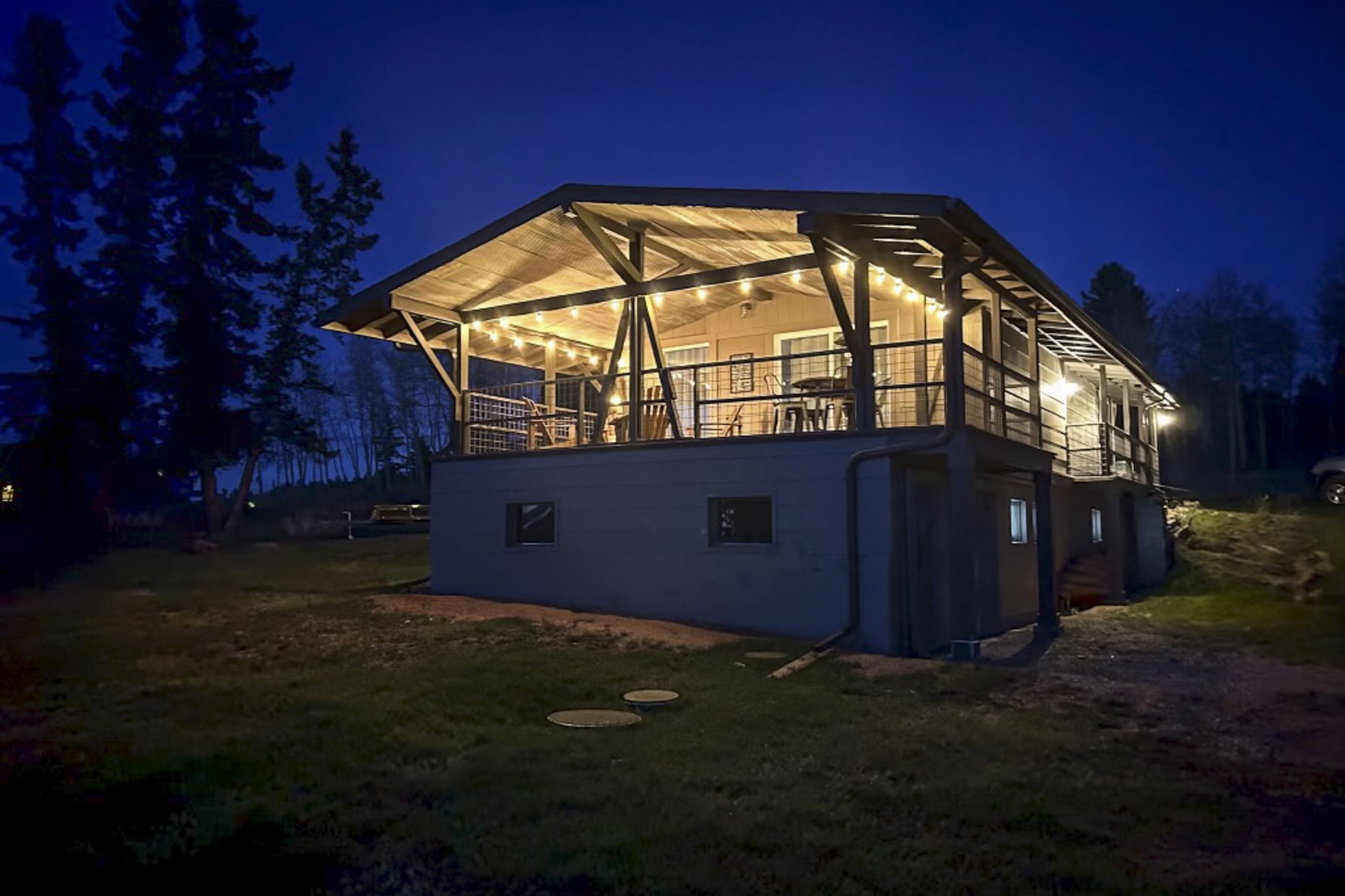 Stunning home near endless activities, private hot tub, yard games, W/D