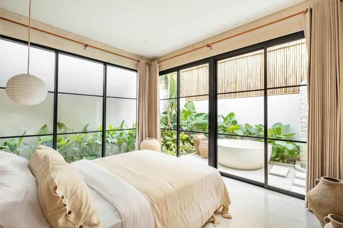 Suite Exclusive, vista piscina, lato giardino | 1 camera, biancheria da letto di alta qualità, una cassaforte in camera
