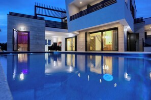 屋外プール、温水プール