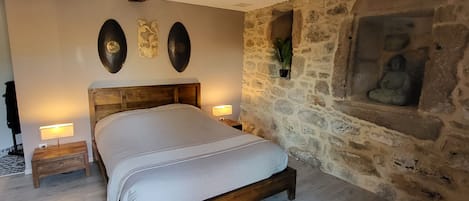 4 bedrooms, iron/ironing board, travel cot, free WiFi