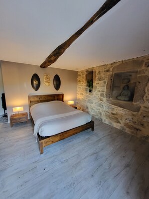 4 bedrooms, iron/ironing board, travel crib, free WiFi