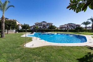 Piscine extérieure, piscine chauffée