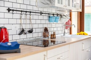 Fridge, stovetop, dishwasher, coffee/tea maker