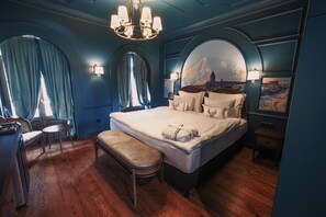 豪華雙人房單人入住 | 房內夾萬、書桌、手提電腦工作空間、免費 Wi-Fi