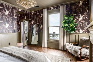 6 bedrooms, desk, iron/ironing board, free WiFi