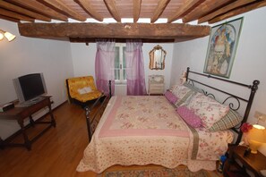 2 bedrooms, WiFi - Apartment in Lucca near Historic City Walls (Lucca)