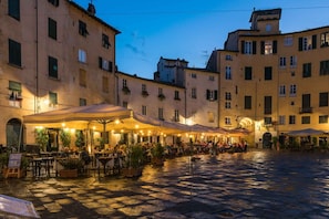 Outdoor dining - Apartment in Lucca near Historic City Walls (Lucca)