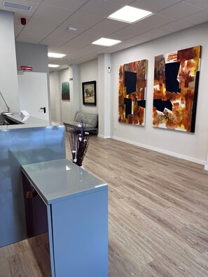 ฝ่ายต้อนรับ