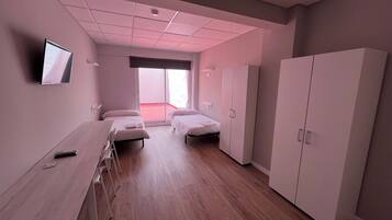 Chambre Double, 3 lits une place, balcon