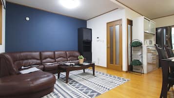 Smart TV, fireplace, video games