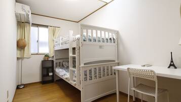 3 bedrooms, iron/ironing board, WiFi, bed sheets