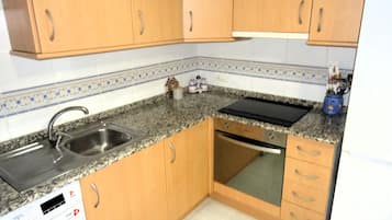 Fridge, microwave, oven, coffee/tea maker