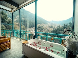 Superior Double Room | Bathroom | Towels, toilet paper