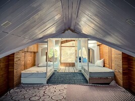 Dormitorio compartido Business | Cortinas opacas, wifi gratis, ropa de cama