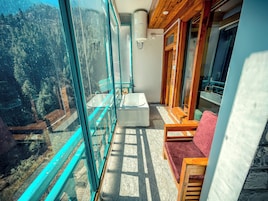 Cortinas blackout, wifi gratis y ropa de cama