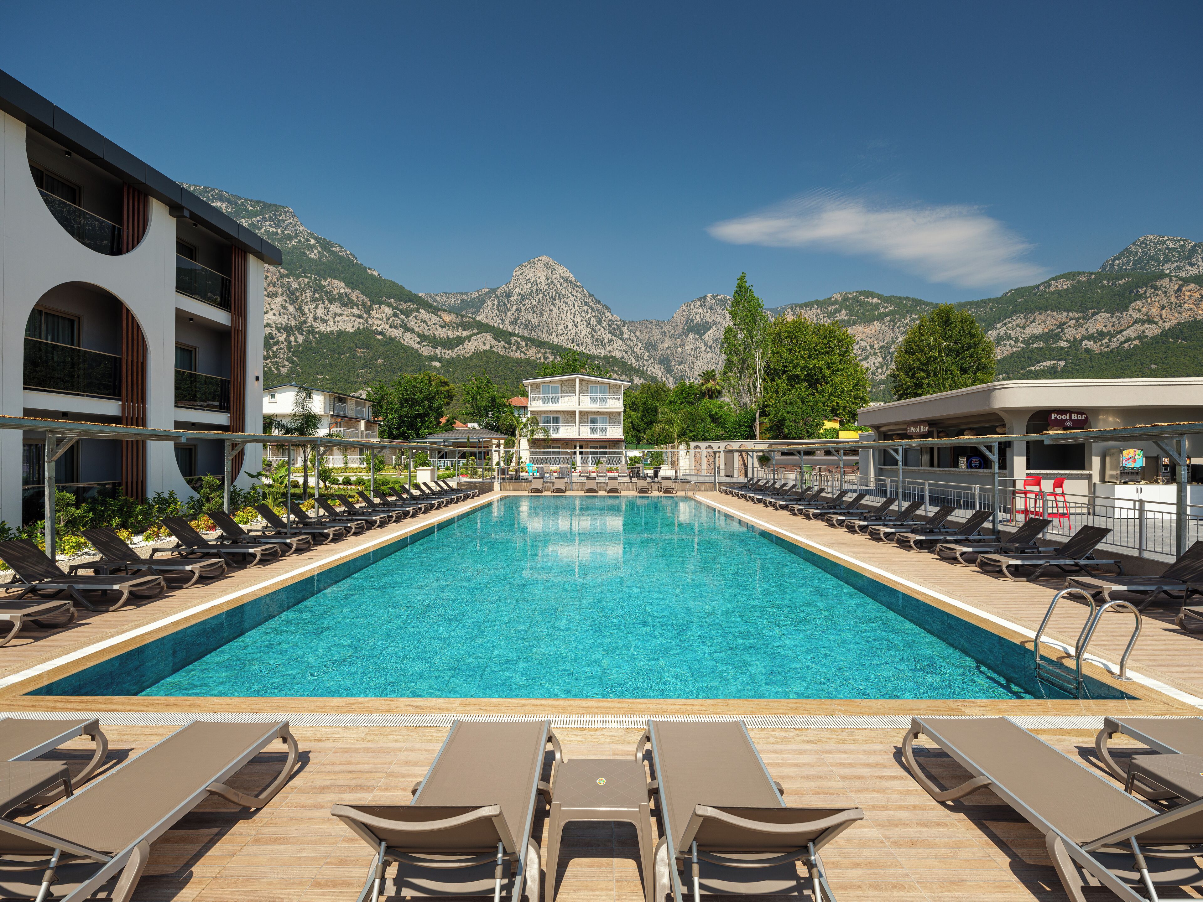 Een seizoensgebonden buitenzwembad