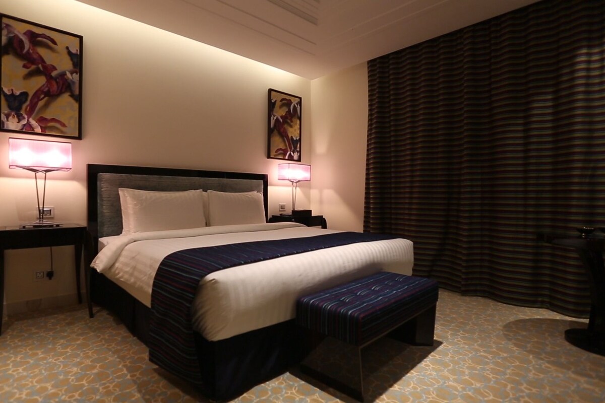 Minibar, in-room safe, laptop workspace, blackout curtains