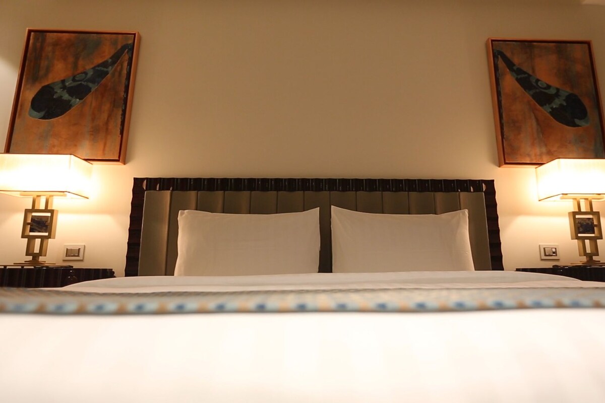 Villa, 3 Bedrooms | Minibar, in-room safe, laptop workspace, blackout curtains