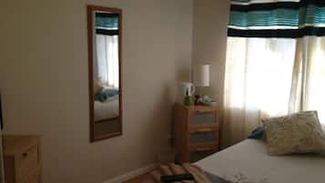 1 chambre, fer et planche à repasser, accès Internet, draps fournis