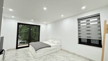 3 bedrooms, soundproofing, iron/ironing board, free WiFi