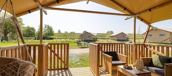 Safari lodge for 6 people with veranda near the IJsselmeer
