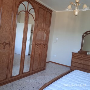 2 bedrooms, bed sheets