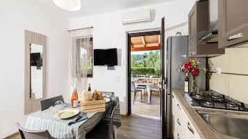 Fridge, stovetop, highchair