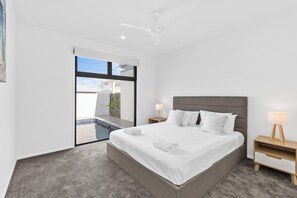 4 chambres, bureau, fer et planche à repasser, accès au Wi-Fi (inclus)