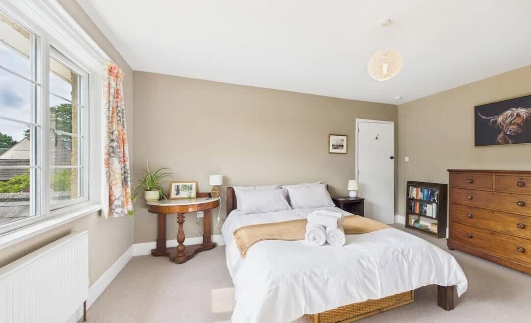 4 slaapkamers, een strijkplank/strijkijzer, gratis wifi, beddengoed
