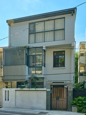 Fachada de la propiedad