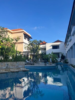 Outdoor pool - Balian Surf Club (Kuta)