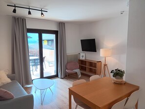 TV - Two Bedroom Apartment - Wolf & Schaf Apartments (Sankt Wolfgang im Salzkammergut)