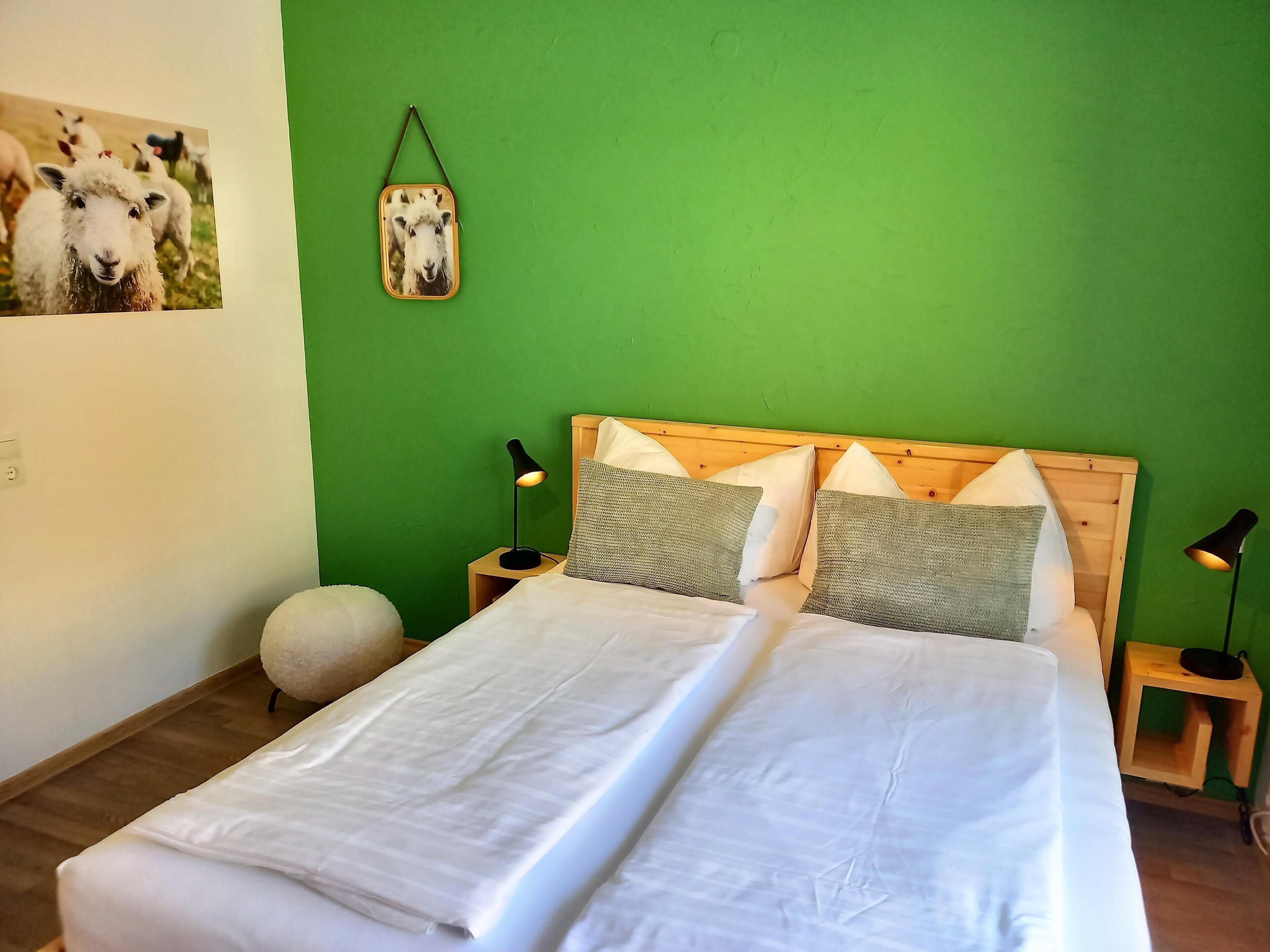 1 bedroom, travel cot, Internet