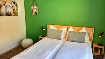 1 bedroom, travel cot, Internet