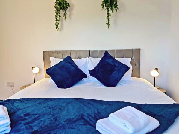 2 bedrooms, travel cot, WiFi, bed sheets