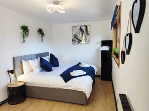 2 bedrooms, travel crib, WiFi, bed sheets - Dundee Beach Villa (Lochee)