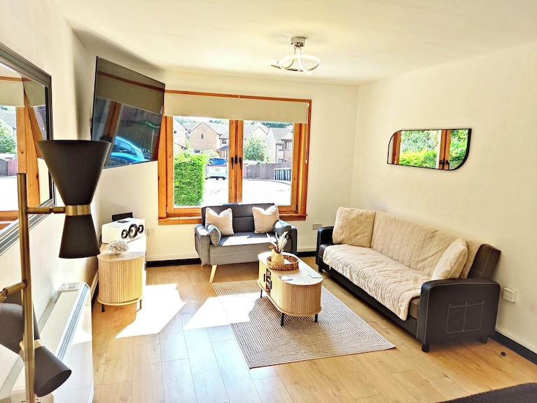 Dundee Beach Villa, With Parking, 70'' Smart Tv, Historic Cox Tower Of Dundee - Dundee