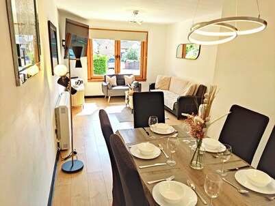 Dundee Beach Villa, with Parking, 70'' Smart Tv, Historic Cox Tower of Dundee