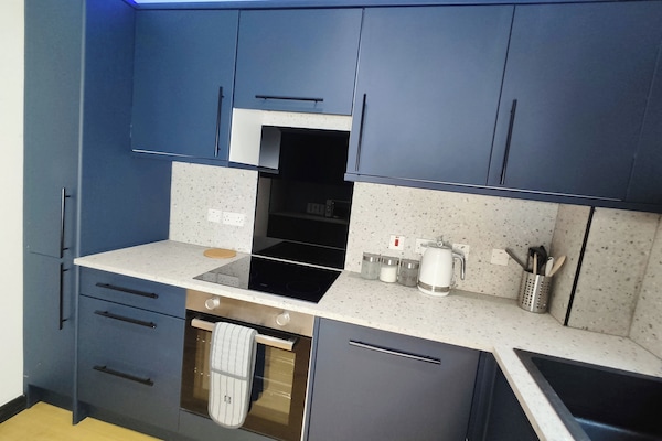 Frigorífic, microones, forn i placa de cuina