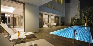 Kolam renang outdoor