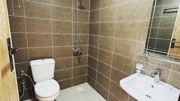 Chalet, Lake View | Bathroom