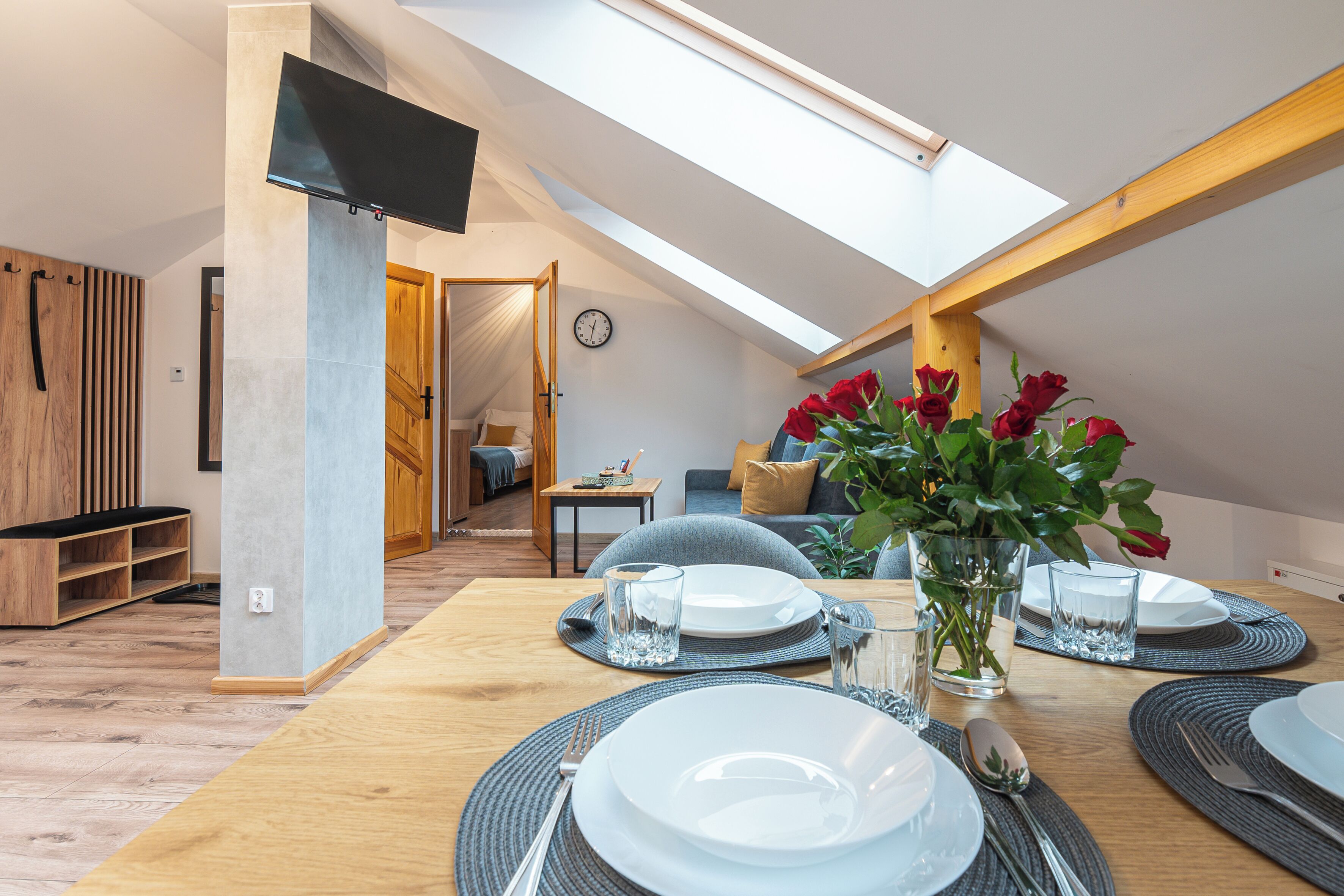 Family Apartment, 1 Bedroom, Non Smoking, Mountain View | Living area