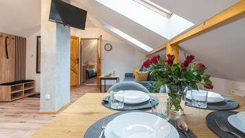 Family Apartment, 1 Bedroom, Non Smoking, Mountain View | Living area