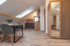 Appartement Familial, 1 chambre, non-fumeur, vue montagne | Coin séjour