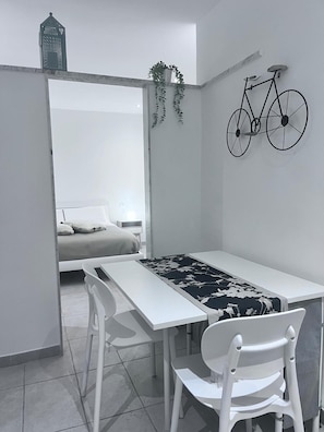 1 bedroom, WiFi, bed sheets - 1 Bedroom Private vacation home in Bari (Bari)
