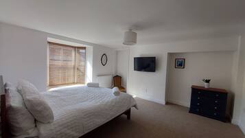 2 bedrooms, desk, free WiFi, bed sheets